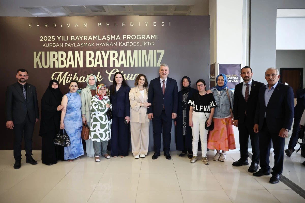 Serdivan’da Geleneksel Bayramlaşma Programına Yoğun İlgi