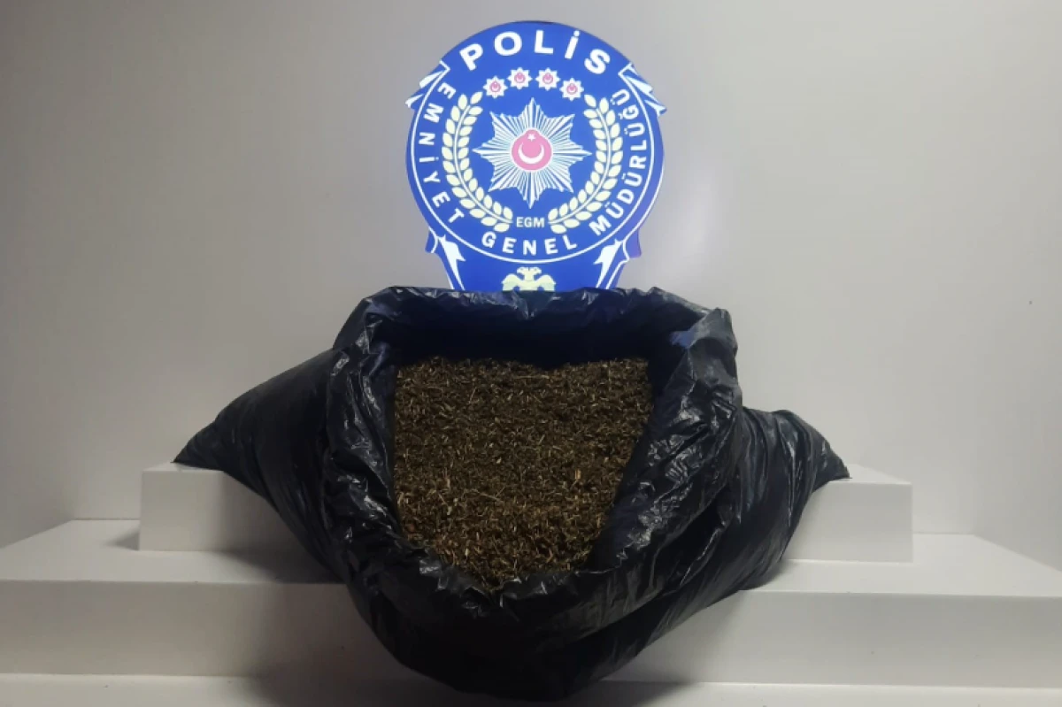 10 yıl hapis cezası olan şüpheli, 3 kilogram uyuşturucuyla yakalandı