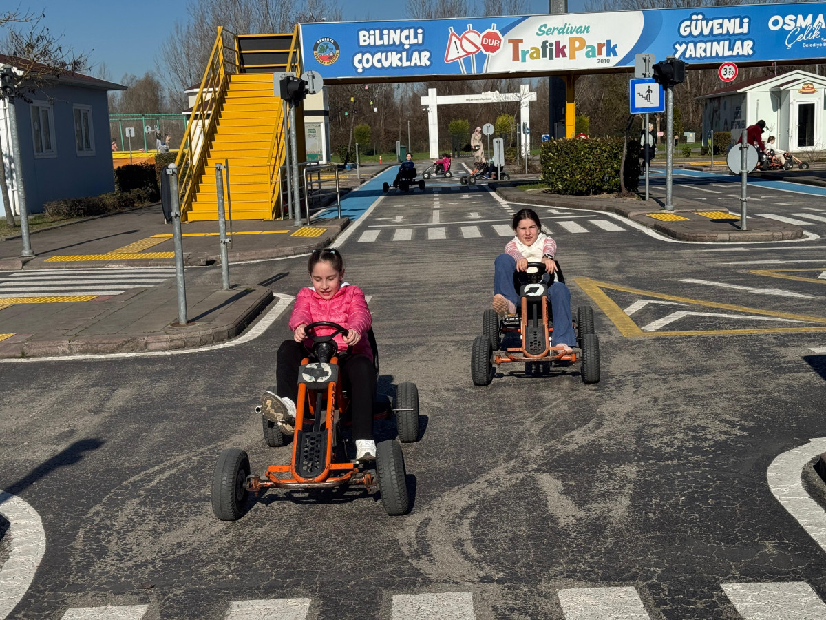 Ara Tatilde Eğlencenin Adresi: Serdivan Trafik Park!