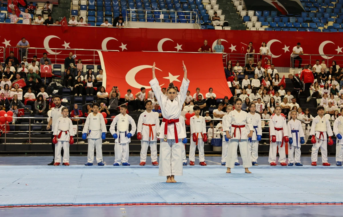 Başkan Alemdar’dan 19 Mayıs’ta anlamlı mesaj; “Tüm imkânlarımızı gençlerimiz için seferber etmeye devam edeceğiz”