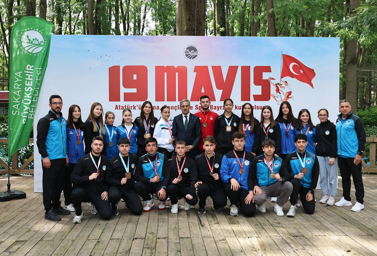 Başkan Yusuf Alemdar, sporun şampiyonlarıyla buluştu: