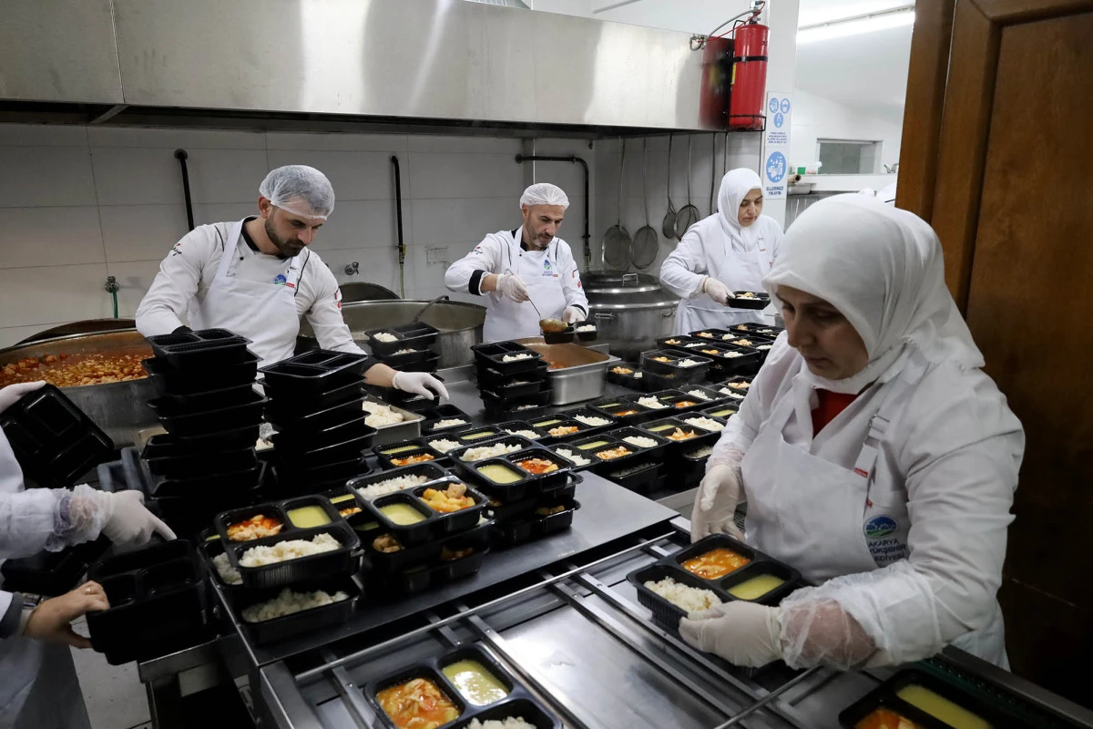 Büyükşehir bayramın bereketini ihtiyaç sahiplerinin sofrasına ulaştıracak