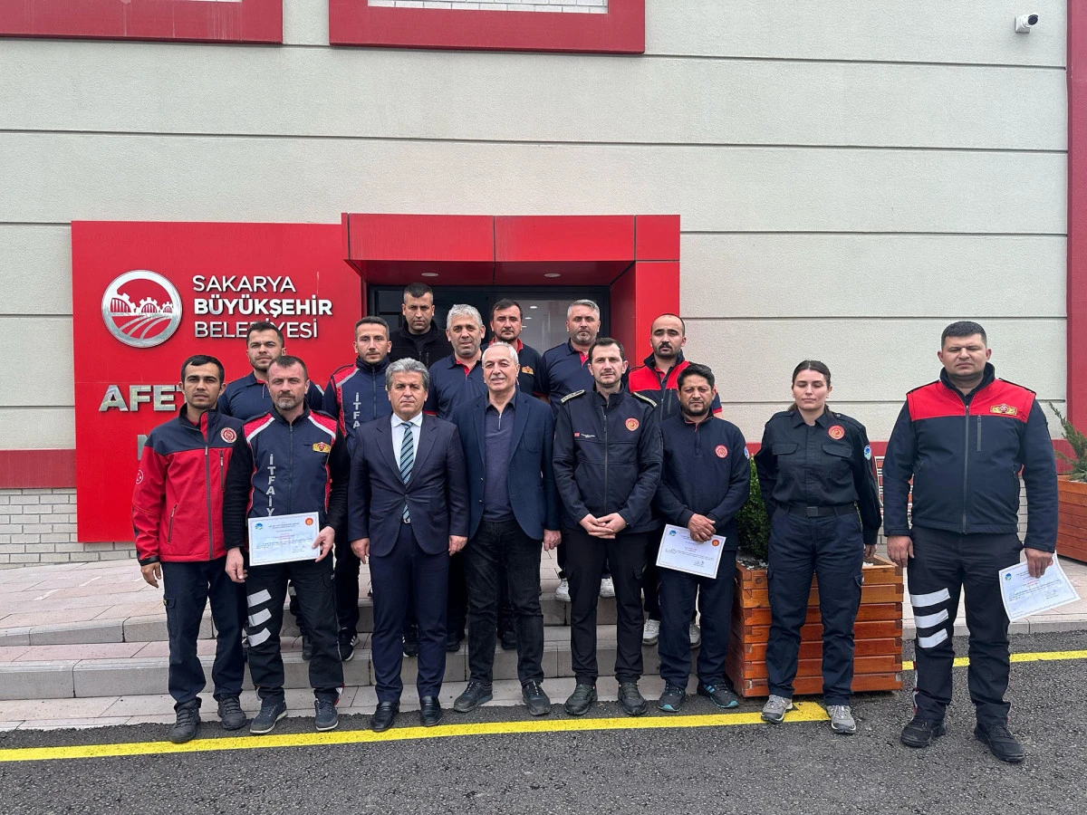 Büyükşehir itfaiyesi eğitimlerle farklı şehirlerin adresi oluyor
