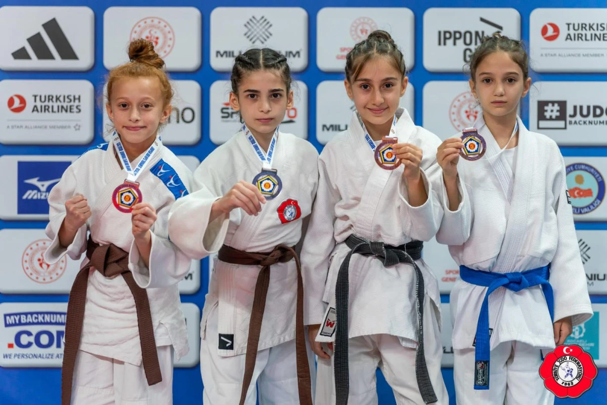Büyükşehir sporcuları başarılarına devam ediyor 