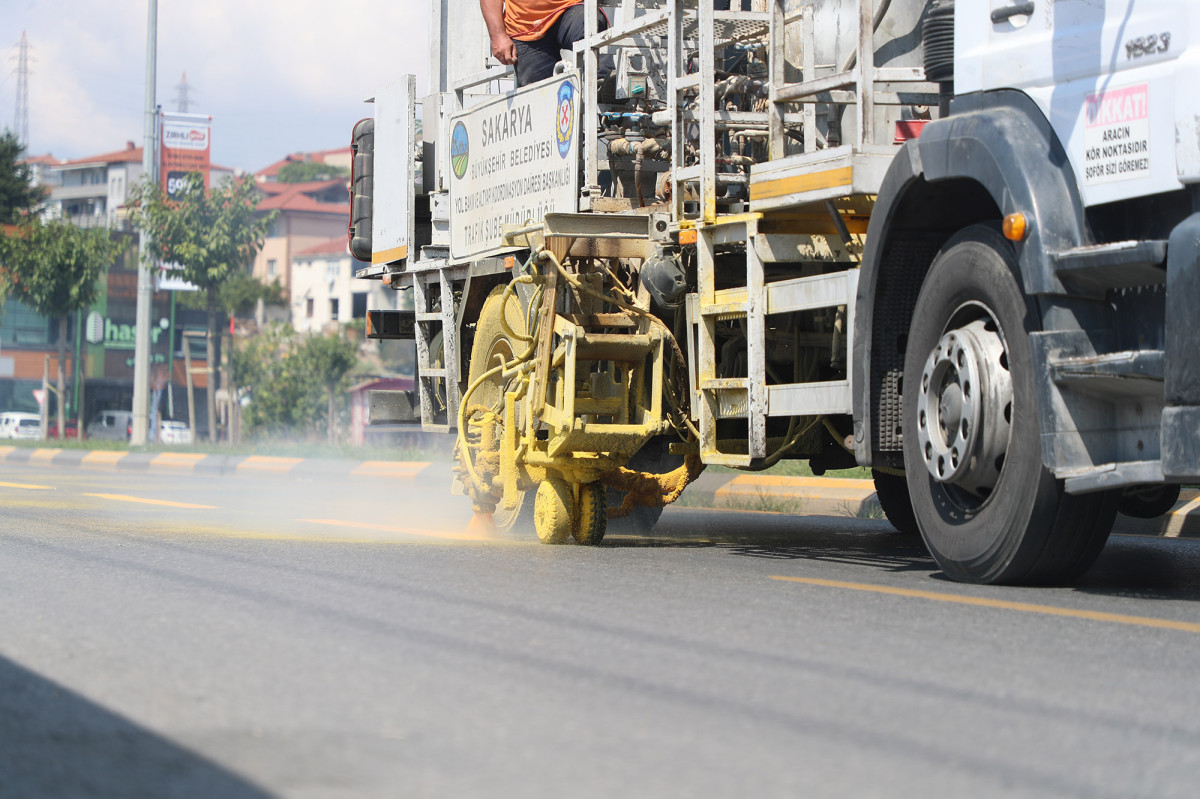 Büyükşehir yeni eğitim dönemi öncesi şehrin çehresini değiştiriyor