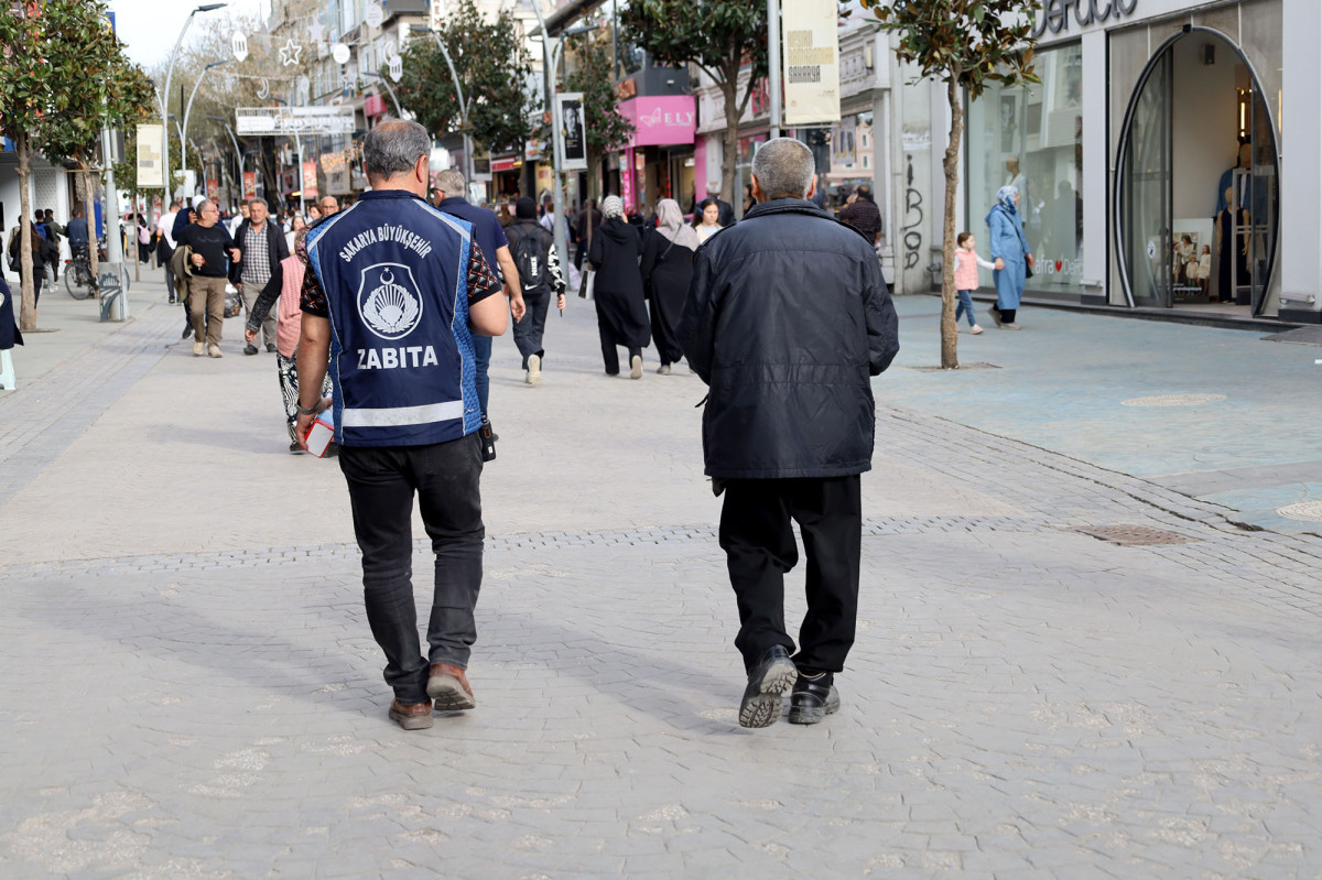 Büyükşehir’den sokakta vatandaşın huzurunu bozanlara karşı sıkı denetim