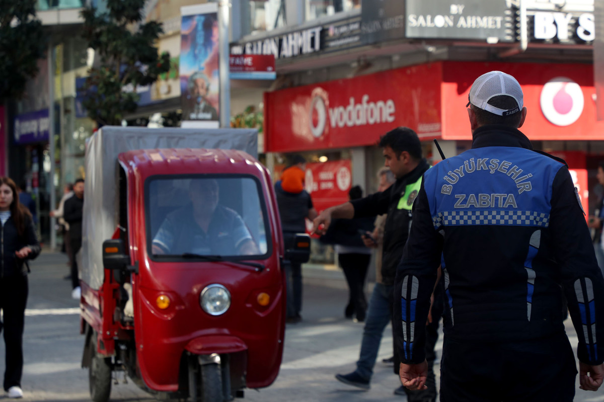 Çark’ta huzur mesaisi: Zabıta ekipleri vatandaşlara tek tek anlatıyor