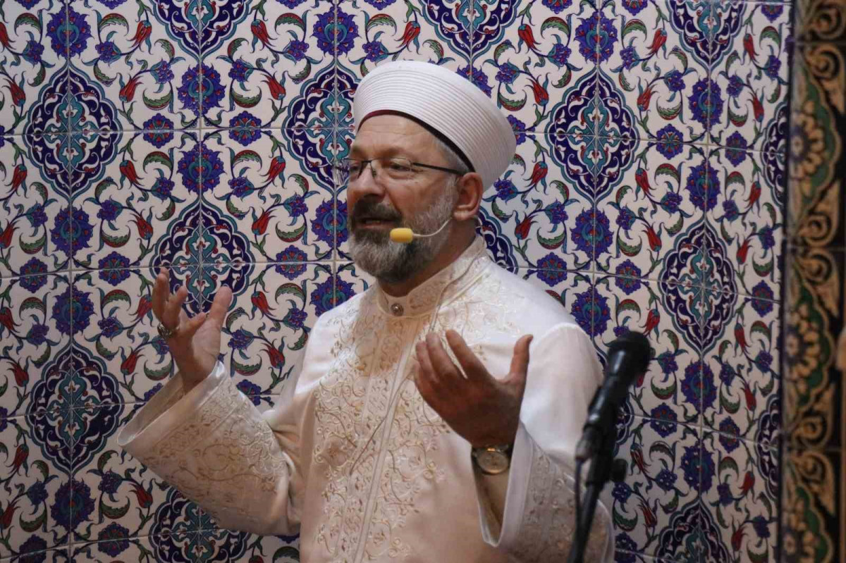 Diyanet İşleri Başkanı Erbaş, Sakarya’da teravih namazı kıldırdı