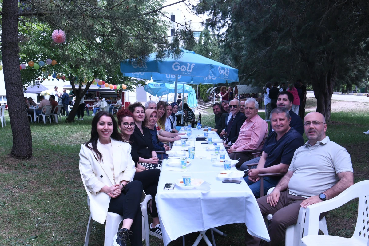 İşletme Fakültesinde Mezun-Öğrenci Buluşması