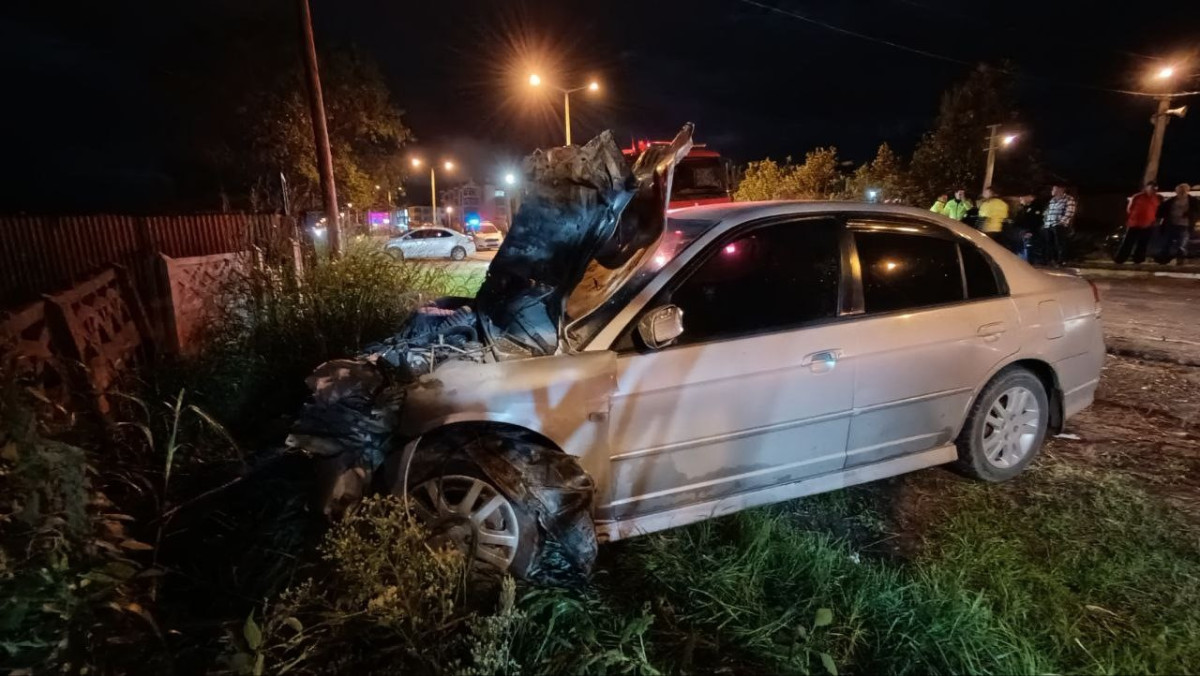 Karasu’da iki otomobil çarpıştı: 3 yaralı