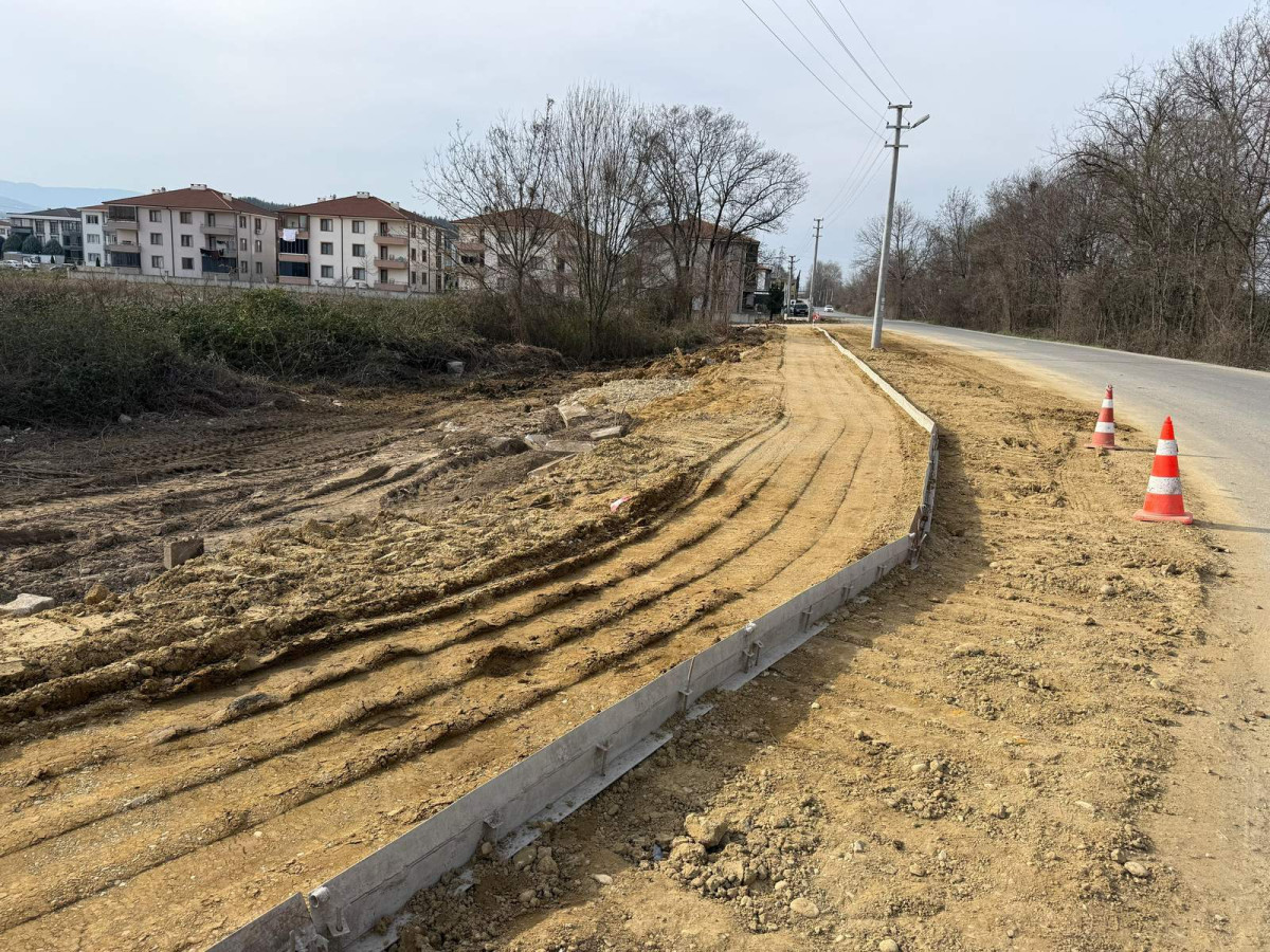 Sağlık Caddesi'nde Altyapı ve Kaldırım Çalışmalarını Hızlandı