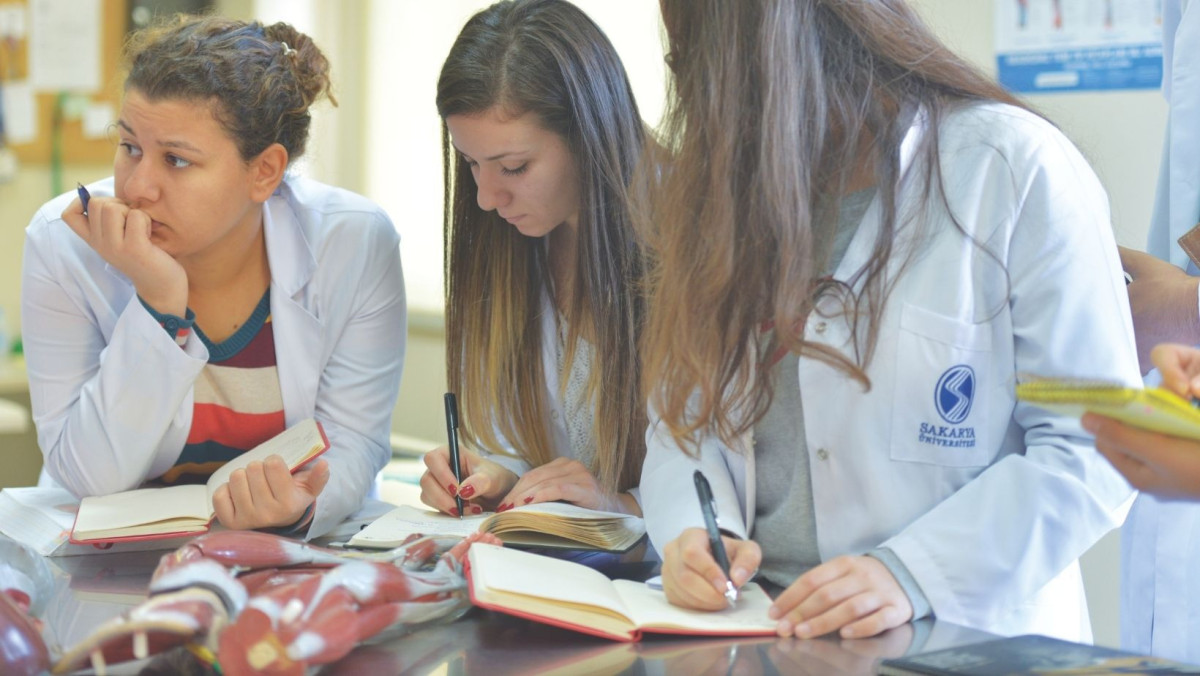 Sakarya Üniversitesi Sağlıkta Yapay Zekayı Araştırdı