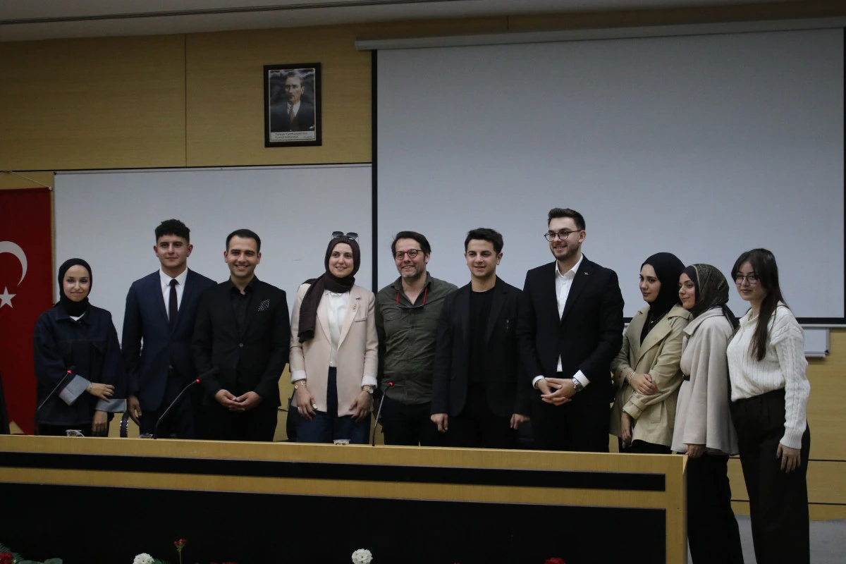 Sakarya Üniversitesinde İletişim Semineri Gerçekleştirildi