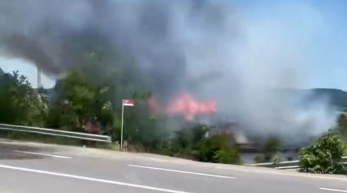 Sakarya’da bir ev alev topuna döndü