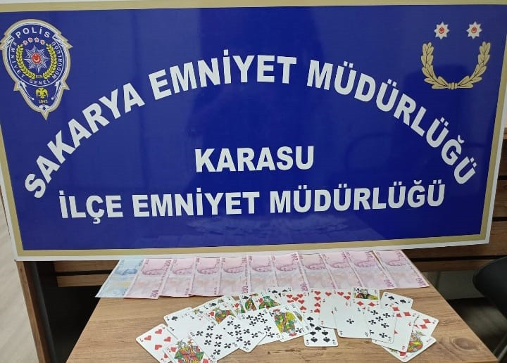 Sakarya’da iki kahvehaneye kumar baskını: 9 kişi hakkında adli ve idari işlem başlatıldı