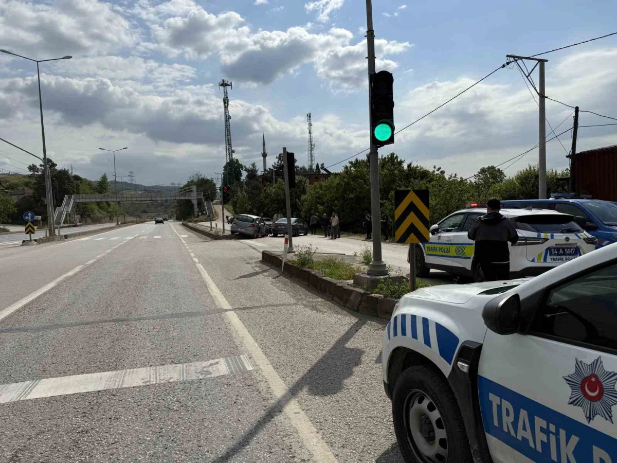 Sakarya’da otomobiller çarpıştı: 4 yaralı