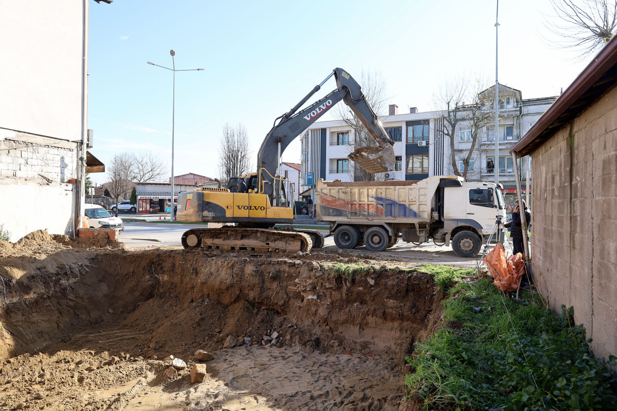 Sakarya’nın merkezindeki Osmanlı hatırası tarihi konak ihtişamlı günlerine dönüyor: İlk kazma vuruldu