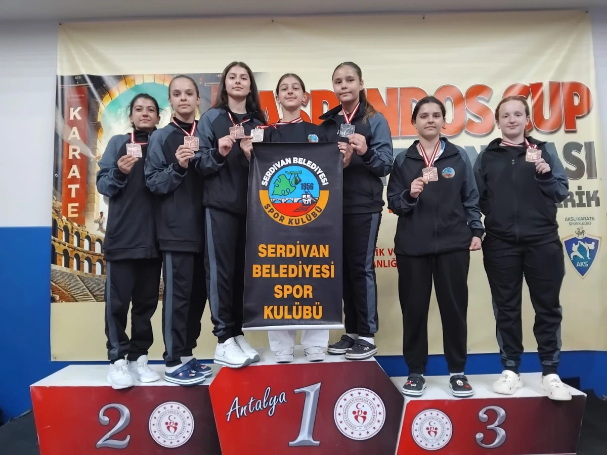 Serdivanlı Karatecilere Antalya’da Madalya Yağmuru