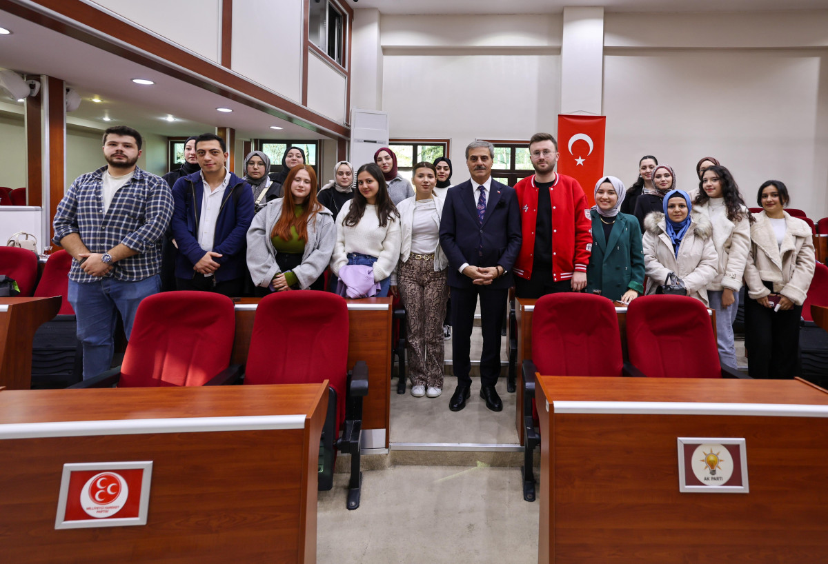 Yusuf Alemdar Meclisi takip eden üniversiteli gençlerle buluştu:  “Hayal ve hedeflerinizin peşinden koşun”